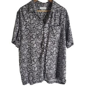 Men's Black and Gray Patterned Shirt